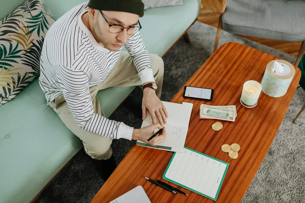 Família discutindo planejamento financeiro envolvendo Ethereum