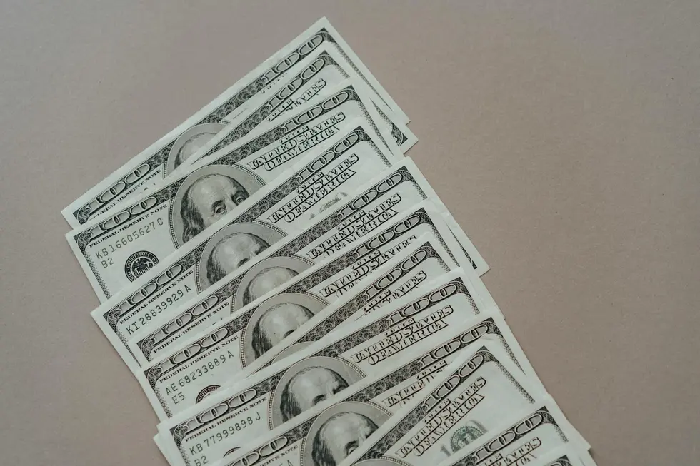 Por Que o Dólar Sobe Tanto e Como Isso Mexe no Seu Bolso