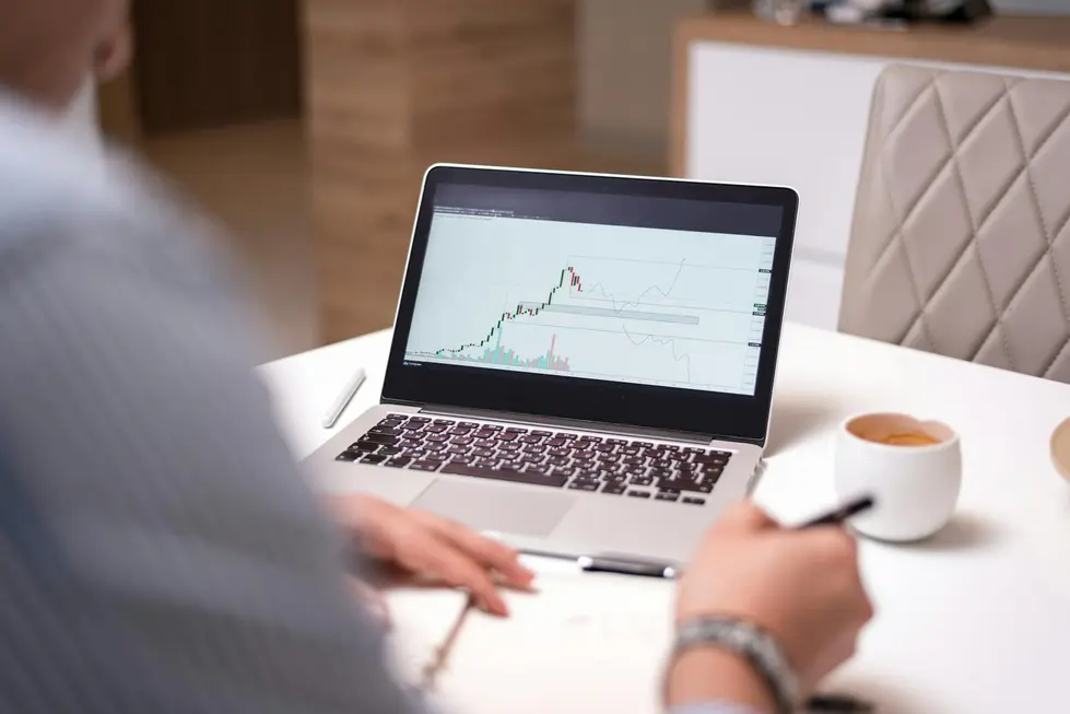 Entendendo Market Data: O Que São Dados de Mercado e Por Que Eles Importam nas Finanças Domésticas