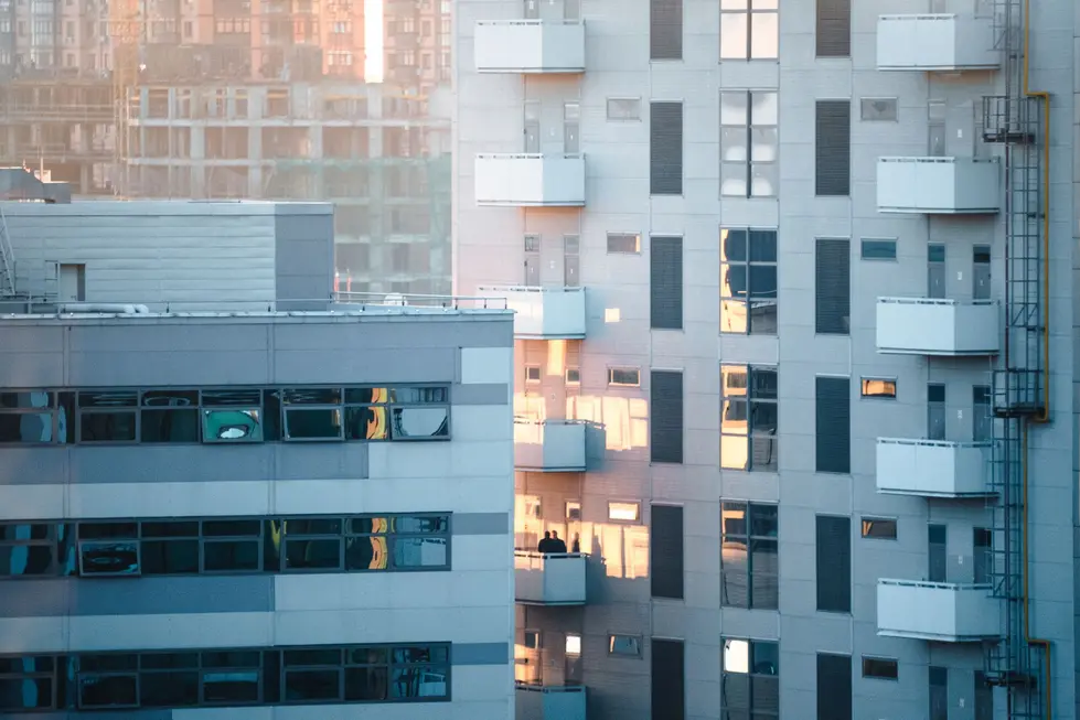 Edifício de apartamentos compactos com fachada moderna em Recife