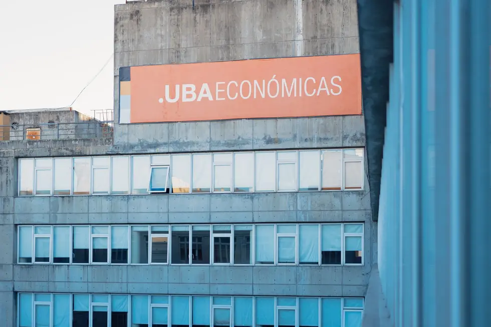Campus moderno da Yduqs com destaque para tecnologia educacional